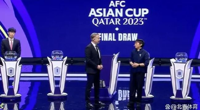 日本老师掀裙子打屁股网